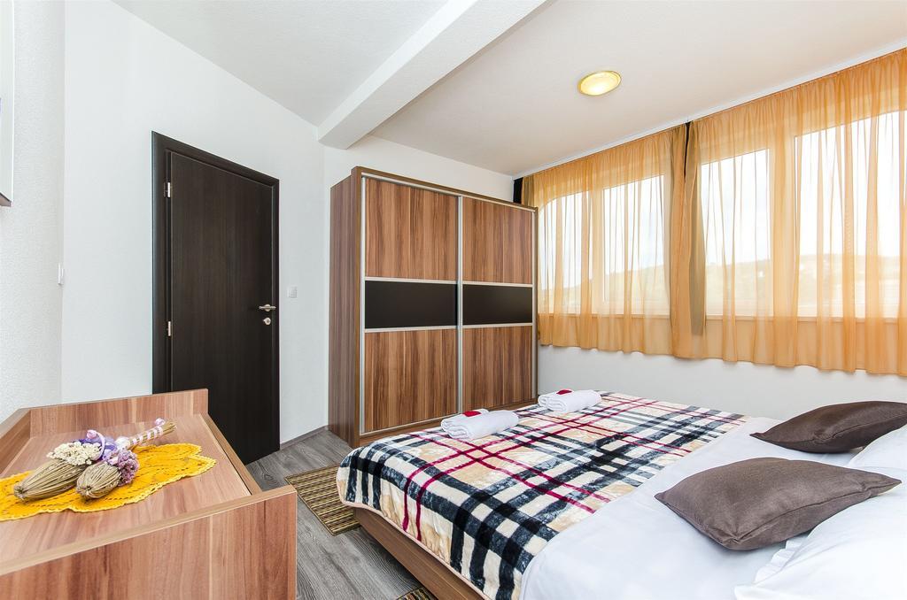 Apartments Branka Trogir Kültér fotó